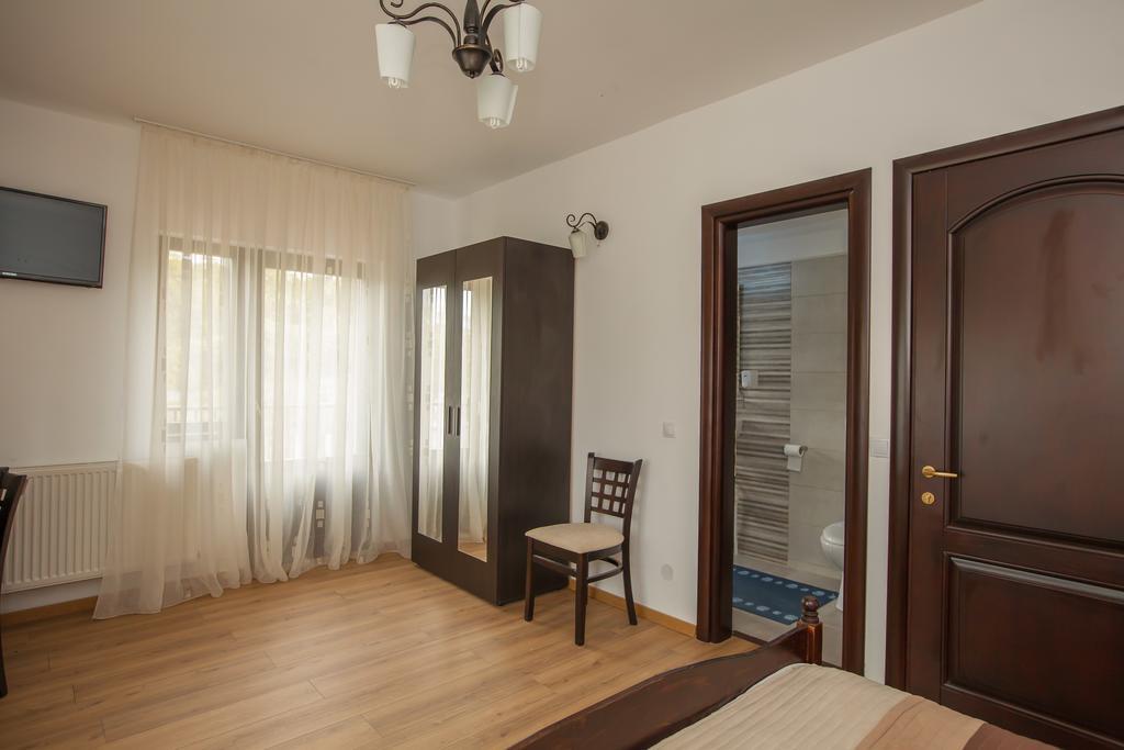 Hotel Pensiunea Aurora Racova Zewnętrze zdjęcie