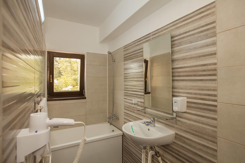 Hotel Pensiunea Aurora Racova Zewnętrze zdjęcie