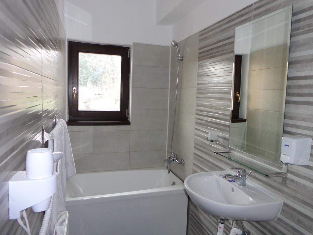 Hotel Pensiunea Aurora Racova Zewnętrze zdjęcie
